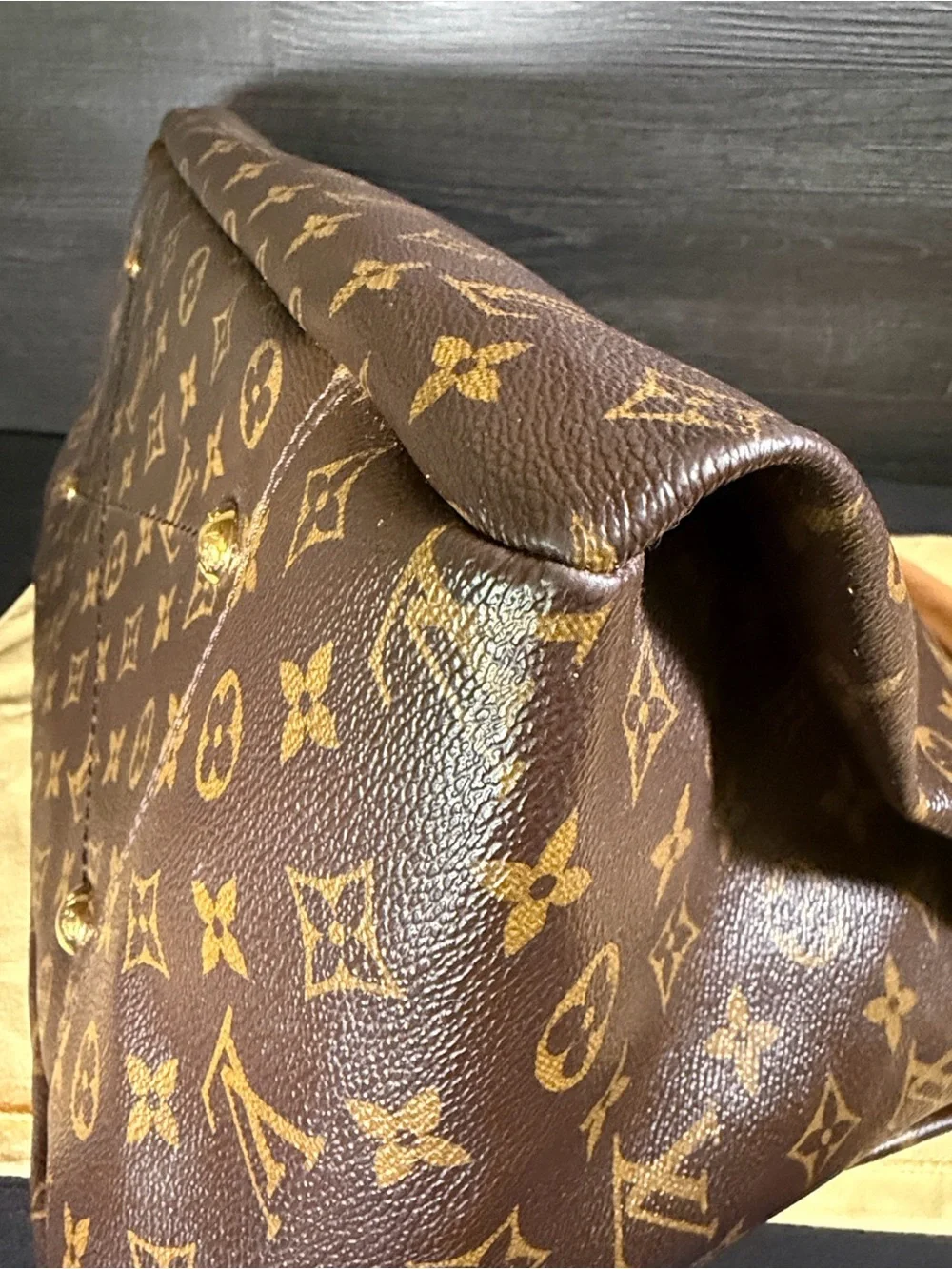 ✨ 100% Authentic Louis Vuitton Artsy MM Monogram ✨